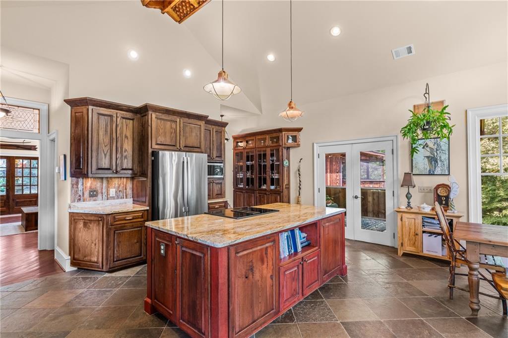 9975 BALL GROUND Highway