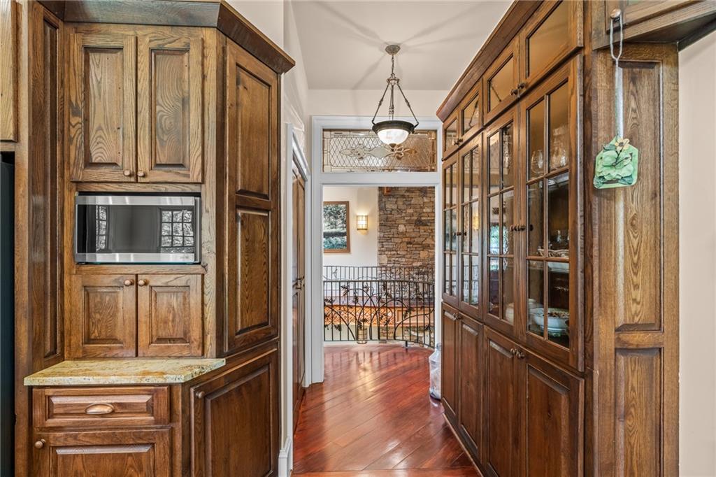 9975 BALL GROUND Highway