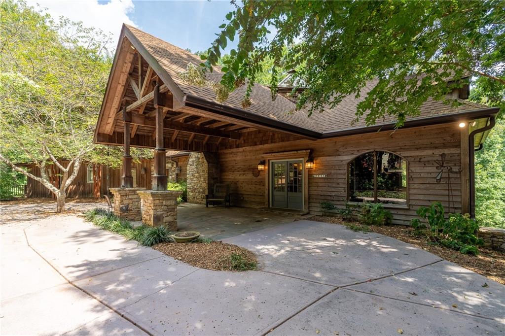 9975 BALL GROUND Highway