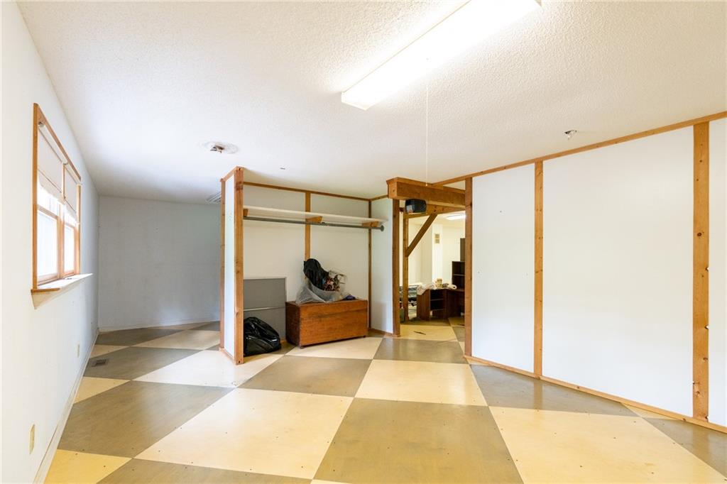 9975 BALL GROUND Highway