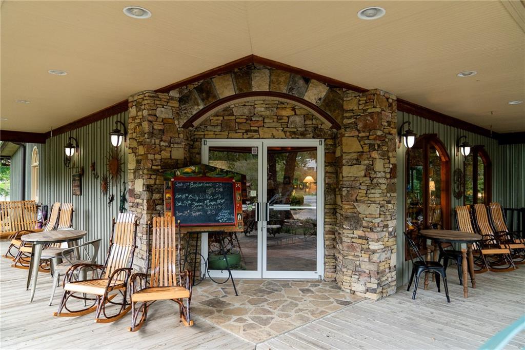 9975 BALL GROUND Highway