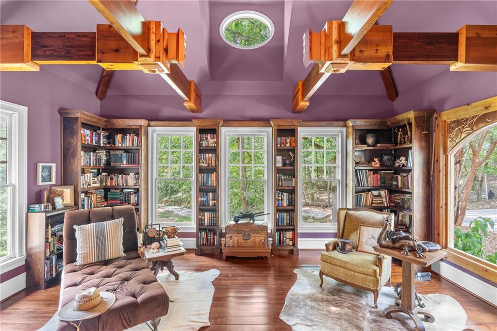 9975 BALL GROUND Highway