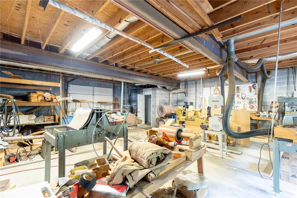 9975 BALL GROUND Highway