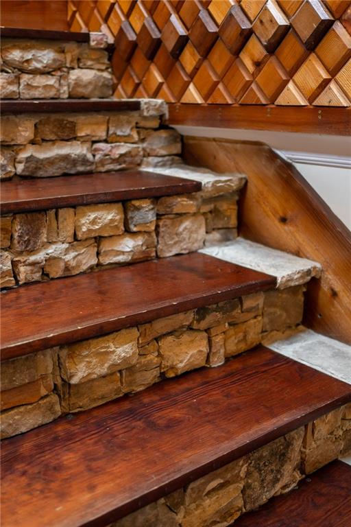 9975 BALL GROUND Highway