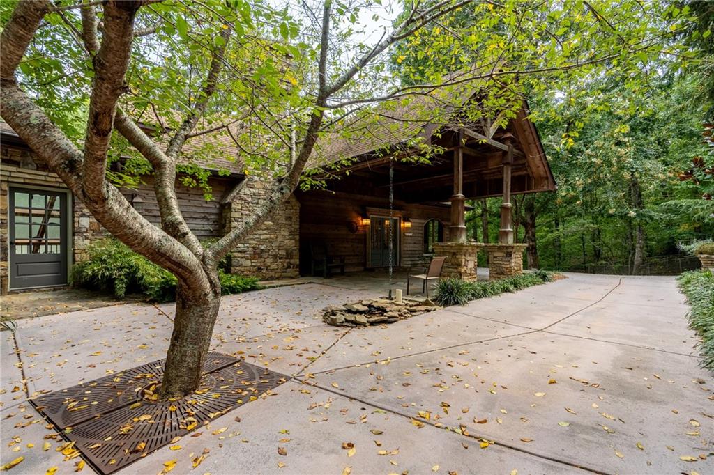 9975 BALL GROUND Highway