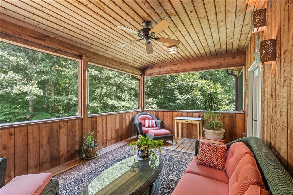 9975 BALL GROUND Highway