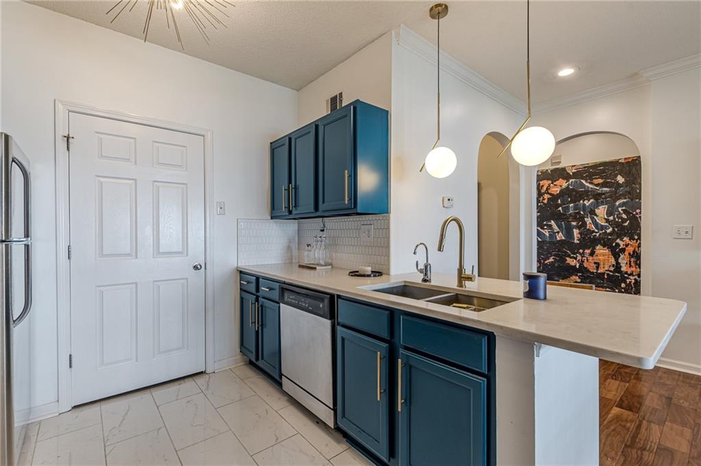 4333 DUNWOODY Park Unit 2212