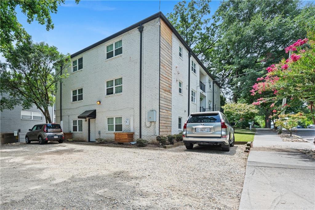 880 Saint Charles Avenue NE Unit 9