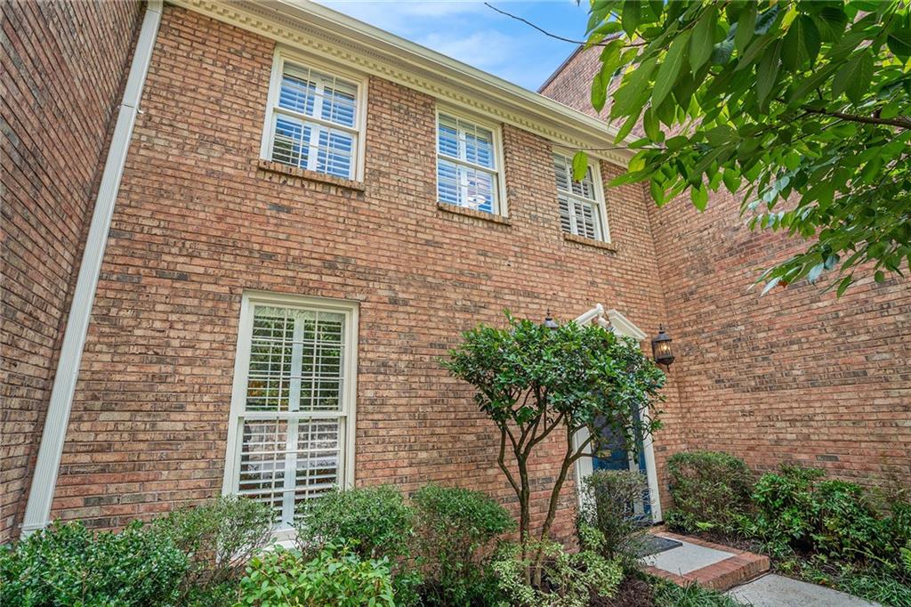 49 Lullwater Place NE