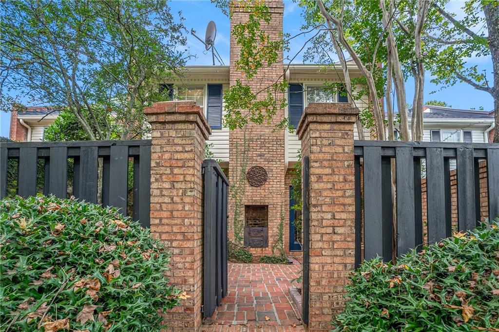 49 Lullwater Place NE
