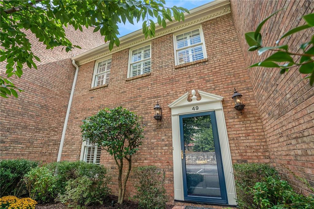 49 Lullwater Place NE