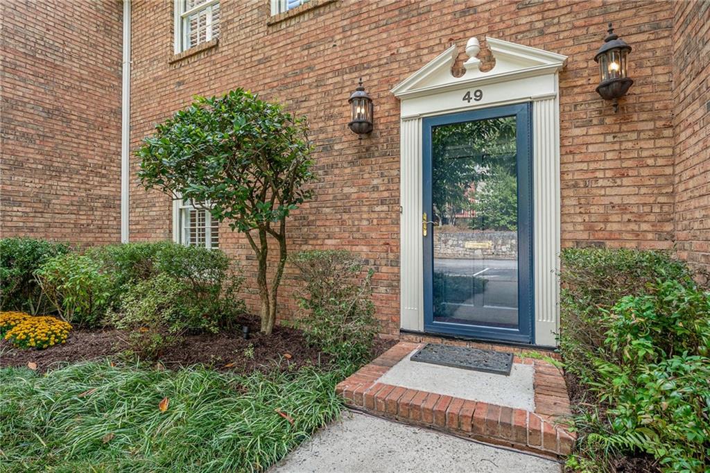 49 Lullwater Place NE