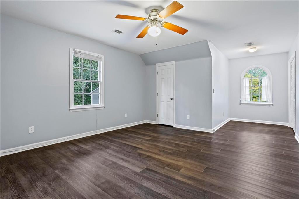 2704 Kenwood Court