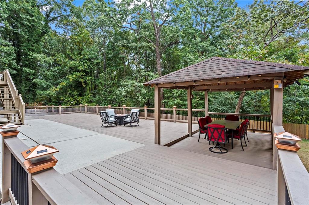 2704 Kenwood Court
