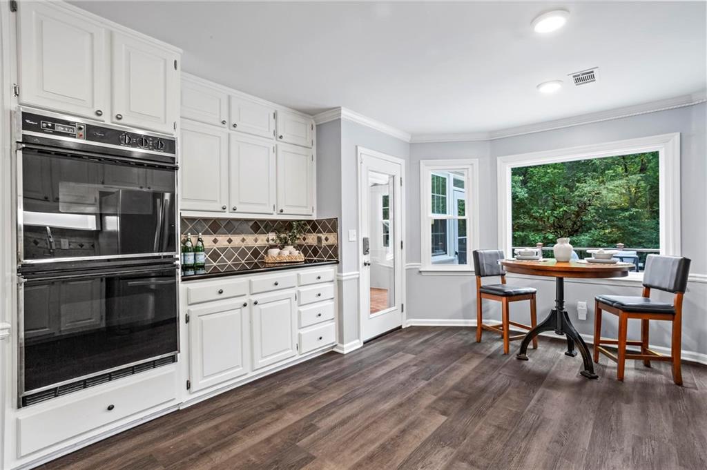 2704 Kenwood Court