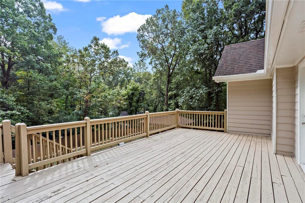 2704 Kenwood Court