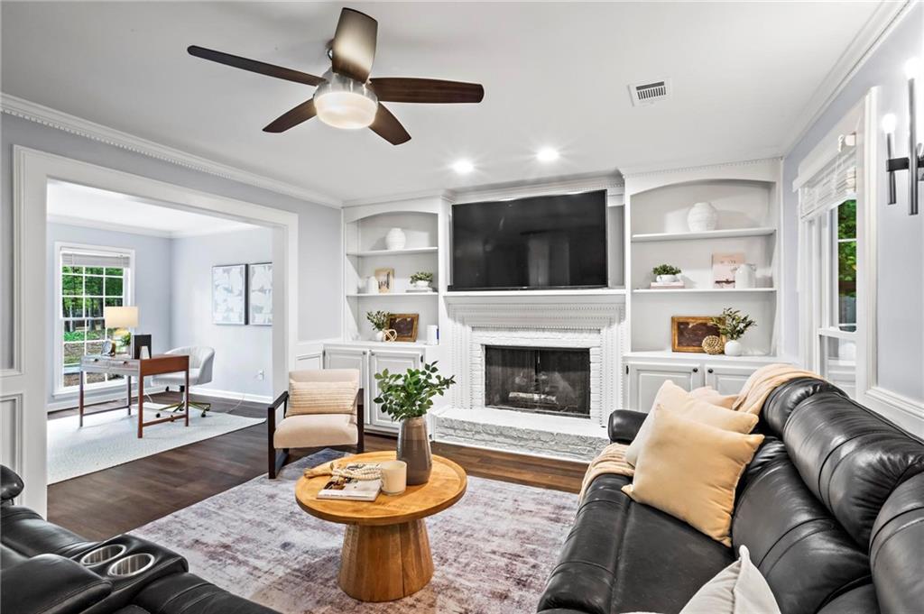 2704 Kenwood Court