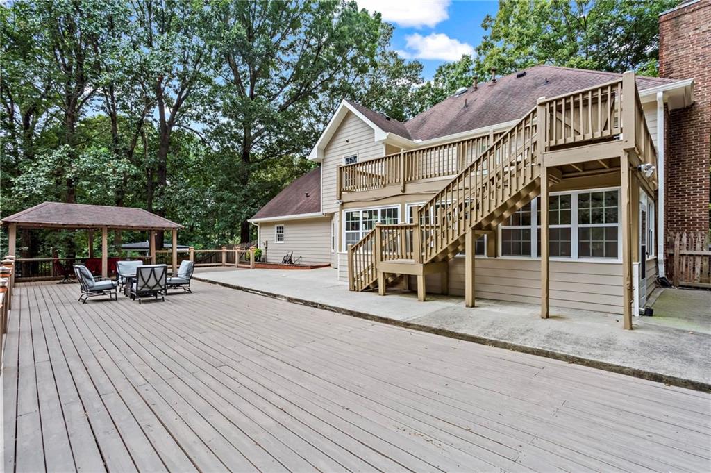 2704 Kenwood Court