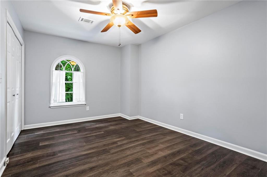 2704 Kenwood Court