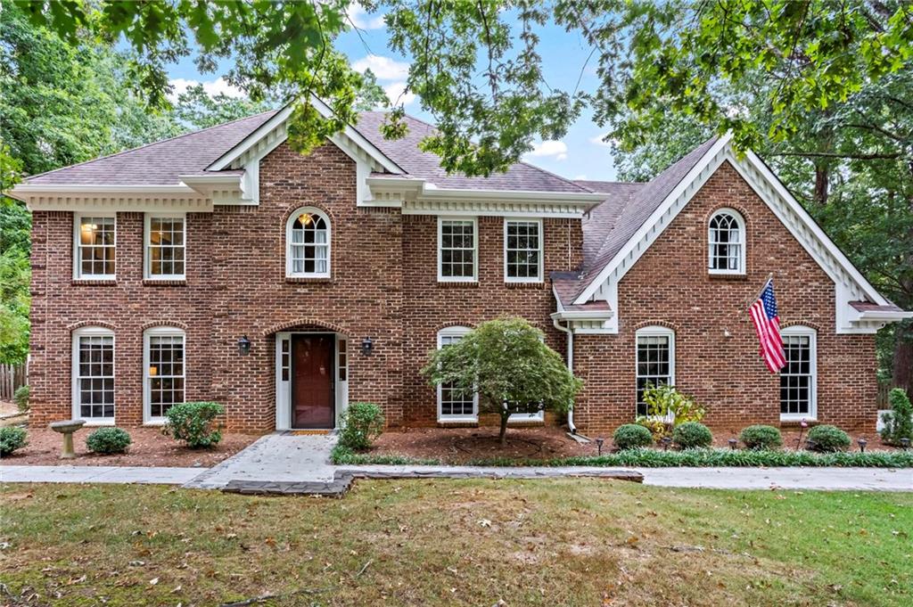 2704 Kenwood Court