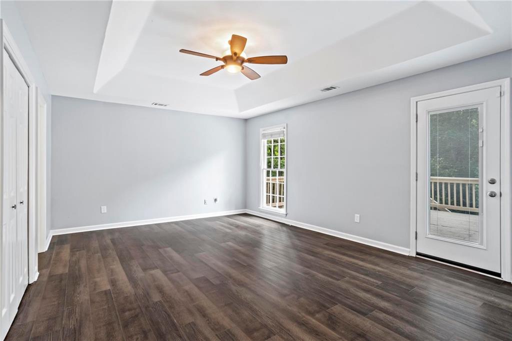 2704 Kenwood Court