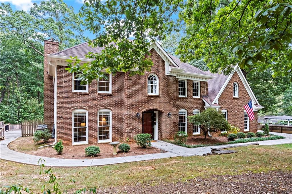 2704 Kenwood Court