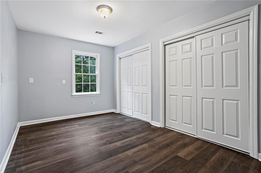2704 Kenwood Court