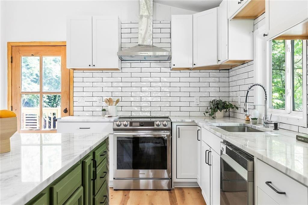 305 Hemphill School Road NW