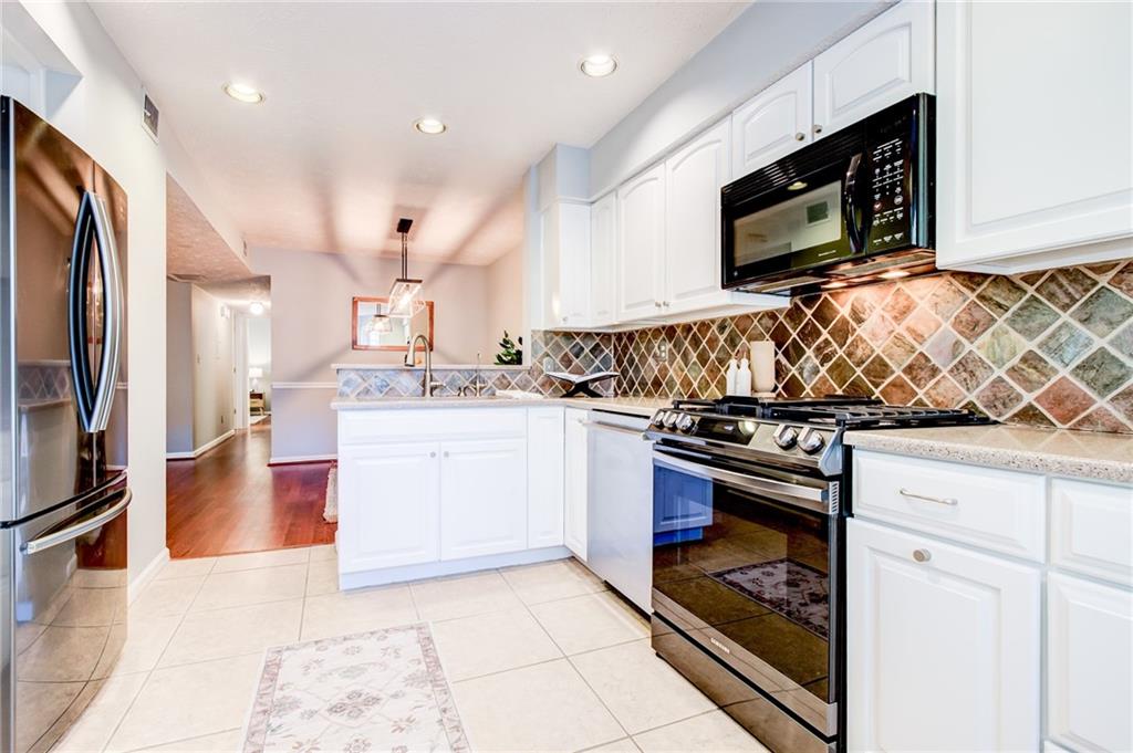 2201 N Forest Trail