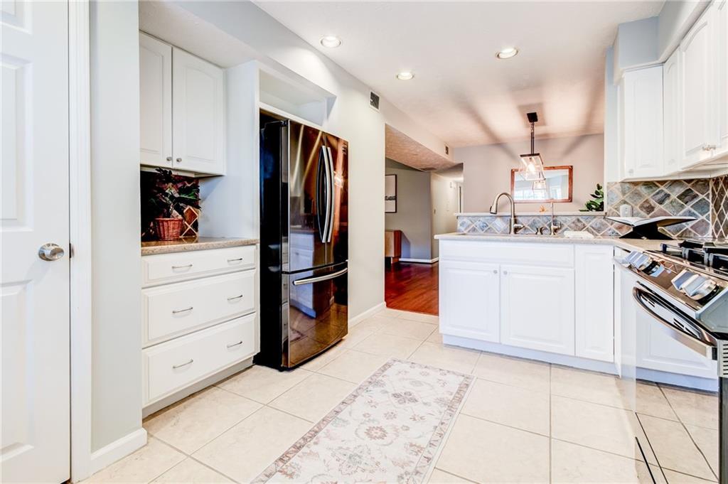 2201 N Forest Trail