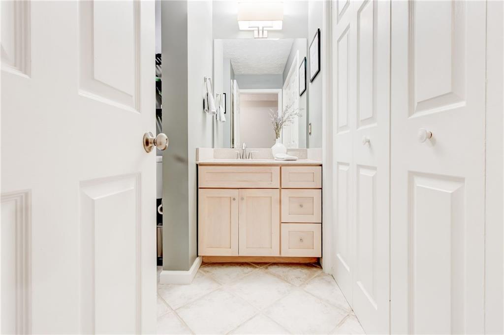 2201 N Forest Trail