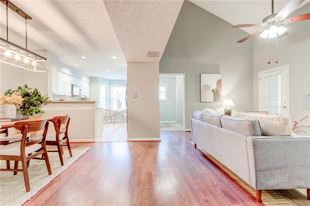 2201 N Forest Trail
