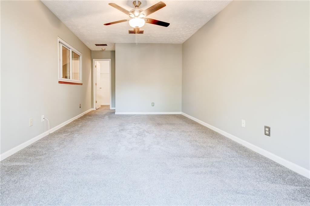 2201 N Forest Trail