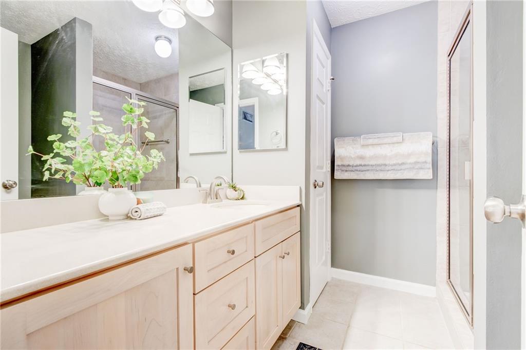 2201 N Forest Trail