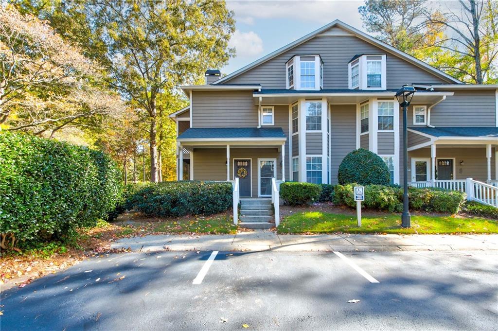 2201 N Forest Trail
