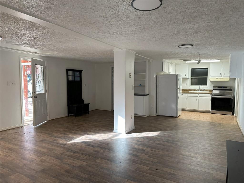 5540 Mercedes Drive