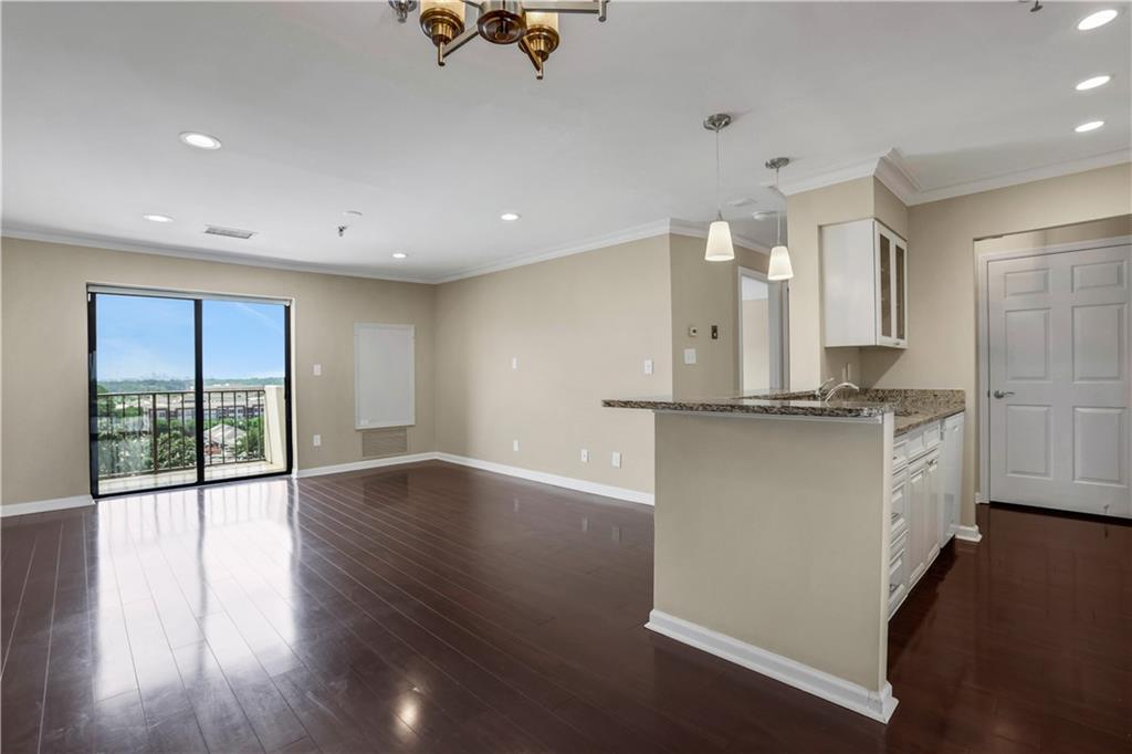 300 Johnson Ferry Road NE Unit B904