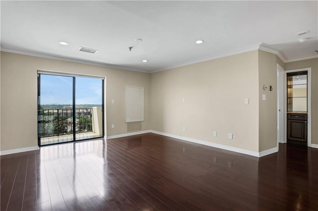 300 Johnson Ferry Road NE Unit B904