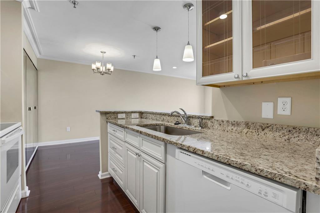 300 Johnson Ferry Road NE Unit B904