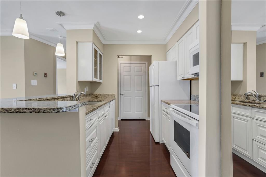 300 Johnson Ferry Road NE Unit B904