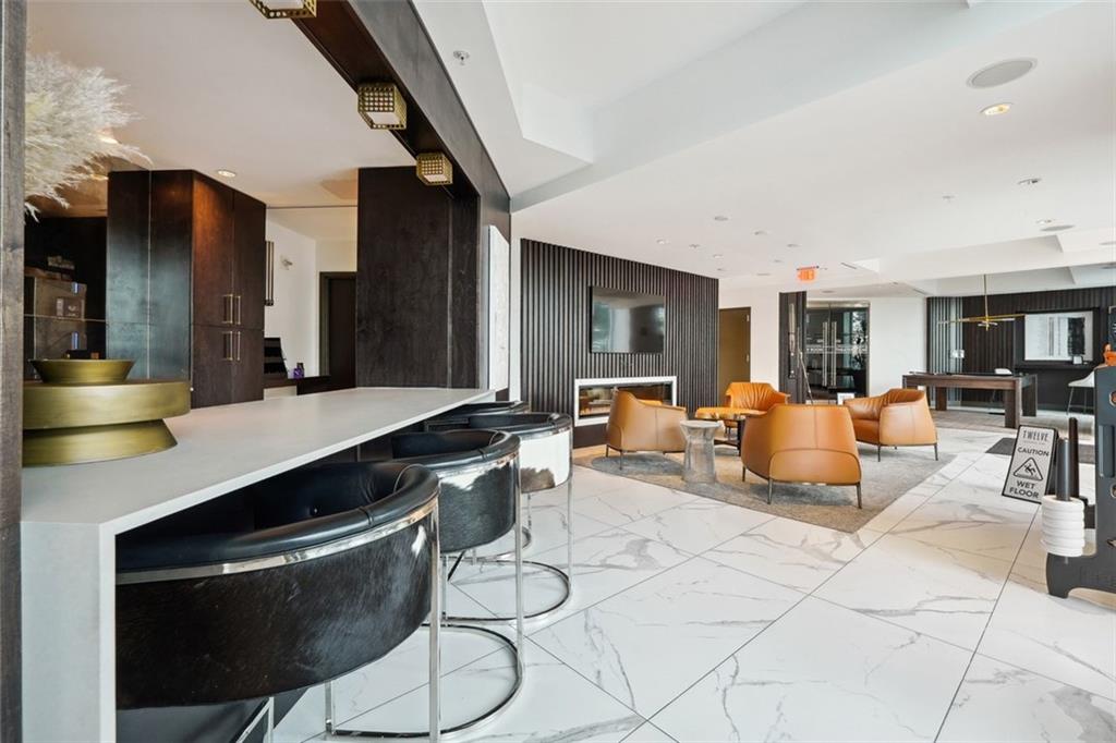 400 W PEACHTREE Street NW Unit 2814