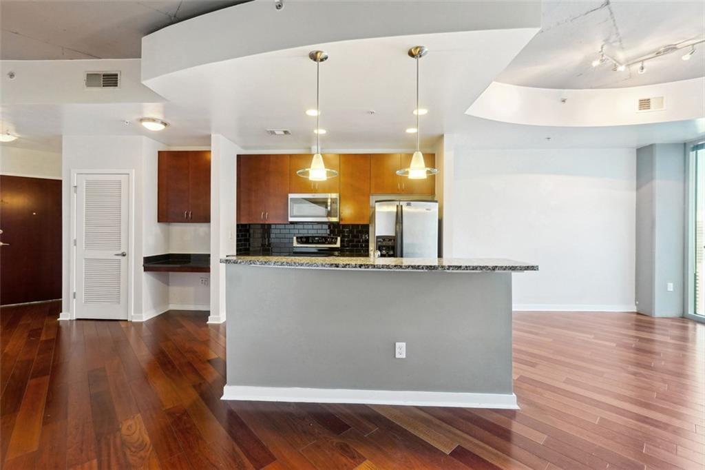 400 W PEACHTREE Street NW Unit 2814