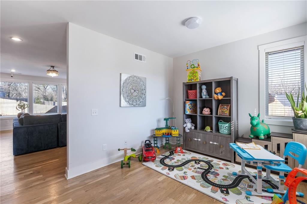 1736 Red Maple Ridge