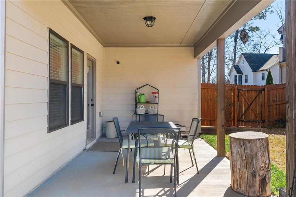 1736 Red Maple Ridge