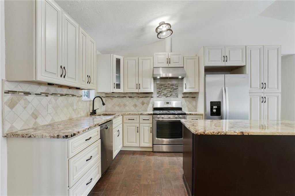 1507 Forest Court