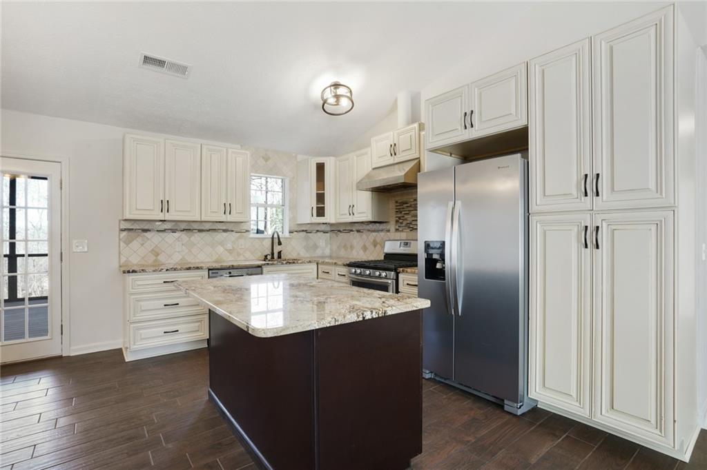 1507 Forest Court