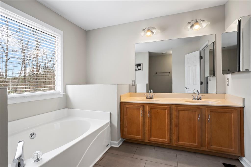 613 Montview Court SW