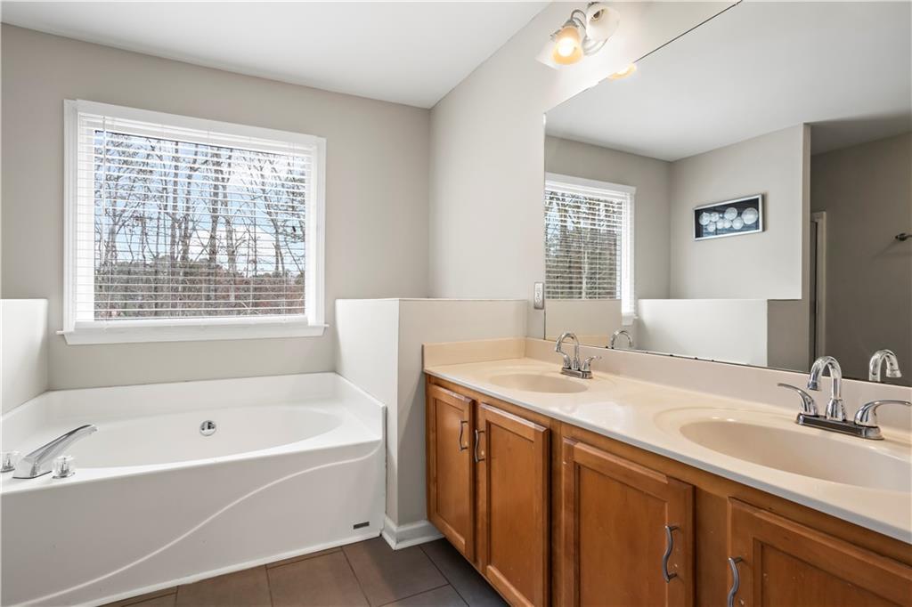 613 Montview Court SW