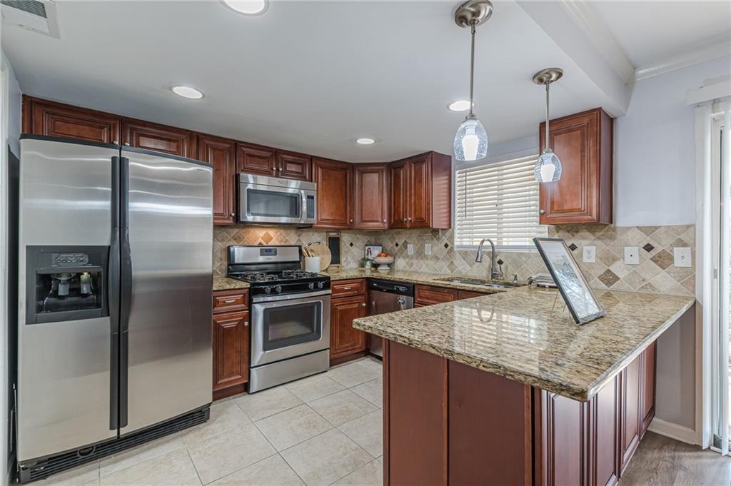 41 Doranne Court SE