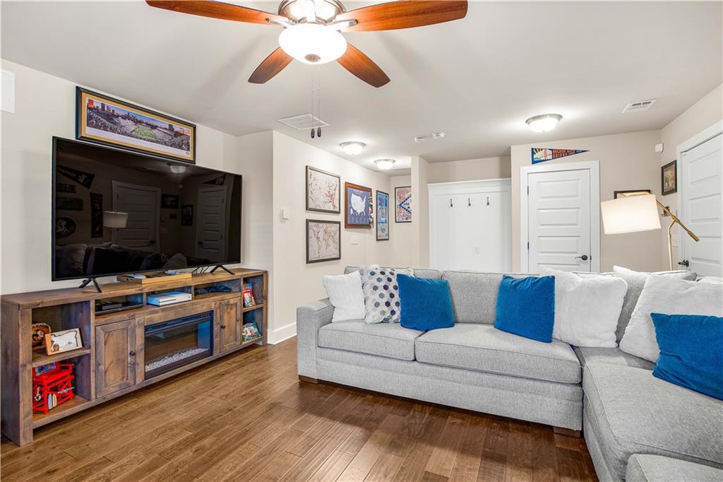 2119 Oak Knob Drive